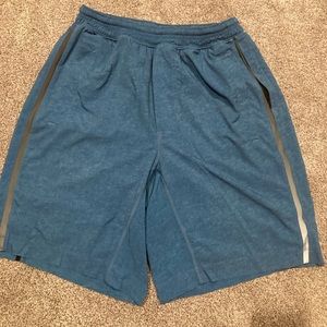 Pace breaker Men’s Lululemon running shorts with liner-like new